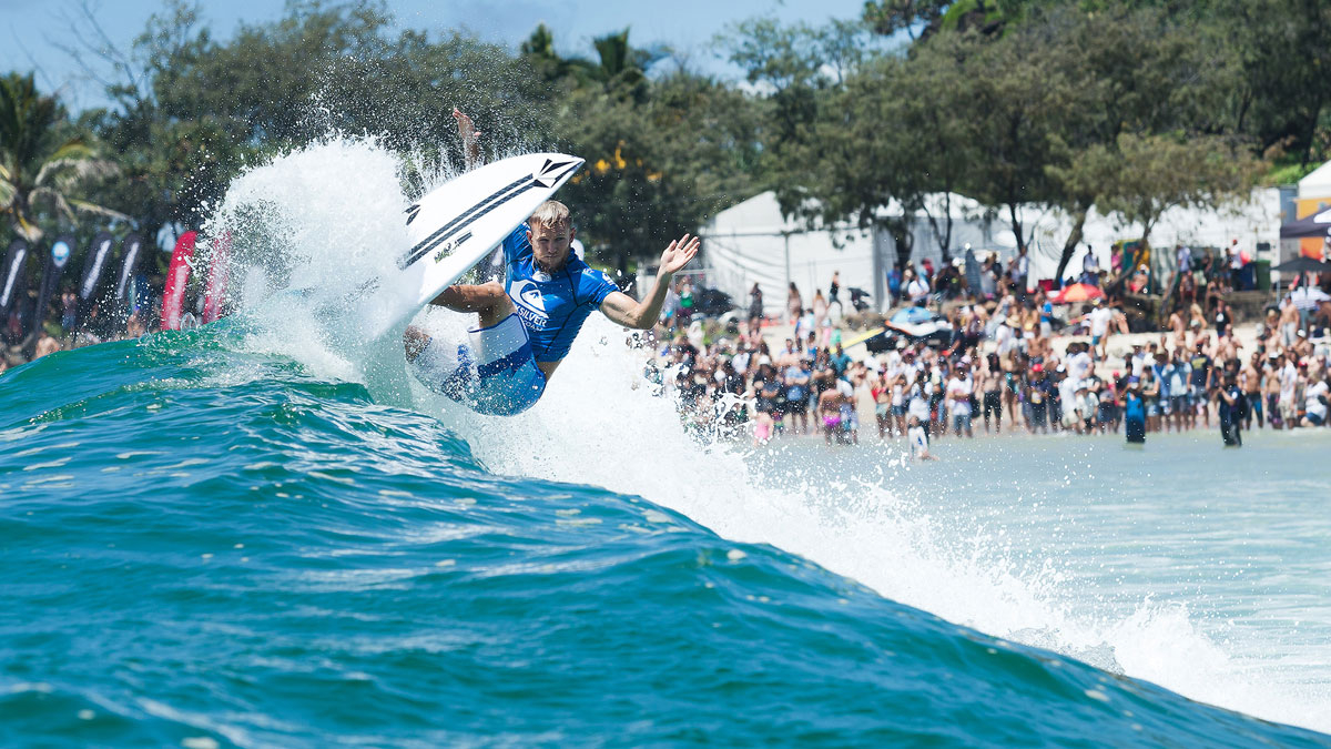 Dusty Payne of Hawaii winning his Round 1 heat with a near perfect 9.67 score (out of a possible 10.00) at the Quiksilver Pro Gold Coast on Saturday February 28, 2015. Photo: <a href=\"https://www.worldsurfleague.com/\">WSL</a> / <a href=\"https://instagram.com/kc80/\">Cestari</a>