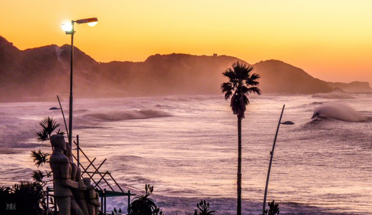 The morning\'s gold. Photo: <a href=\"https://www.facebook.com/pages/Pierre-de-Villiers-Water-Photography/810937898938872\">Pierre de Villers</a>