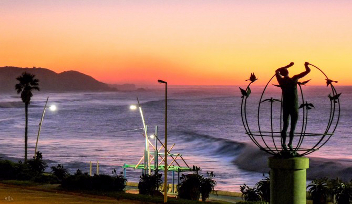 The surf in the city is pretty consistent and crowds are minimum. Photo: <a href=\"https://www.facebook.com/pages/Pierre-de-Villiers-Water-Photography/810937898938872\">Pierre de Villers</a>