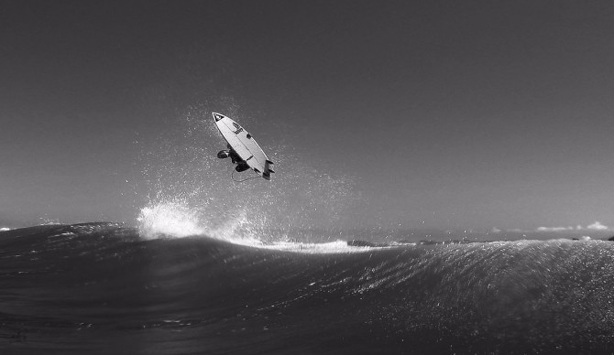 Dead Reckoning\'s head honcho, Jono Bruton, not only talks the talk, he walks the walk! Here he is at his local point break doing what he does best: inspiring others! Photo: <a href=\"https://www.facebook.com/pages/Pierre-de-Villiers-Water-Photography/810937898938872\">Pierre de Villers</a>
