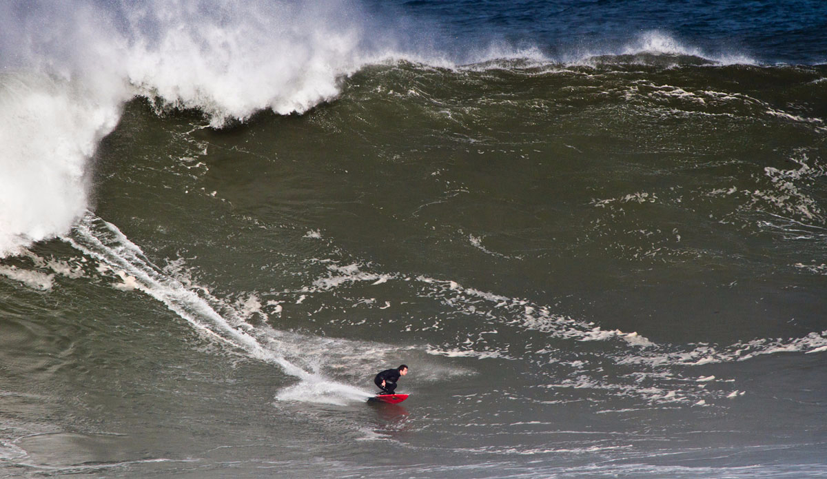 Leaning into the cold, raw and unruly spirit of North Atlantic winter. Photo: <a href=\"https://semeyadetoral.com/\"> Manuel Toral</a>