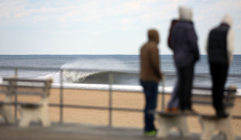 Onlookers watching perfection roll in. Photo: <a href=\"https://www.rozbernsurf.com\":> Kevin Strickland</a>