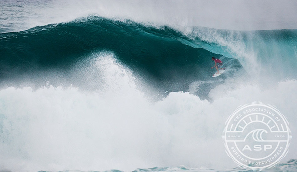 Beyrick deVries (ZAF) inside the wave which earned him a perfect 10-point ride at Sunset Beach. Photo: ASP/Cestari