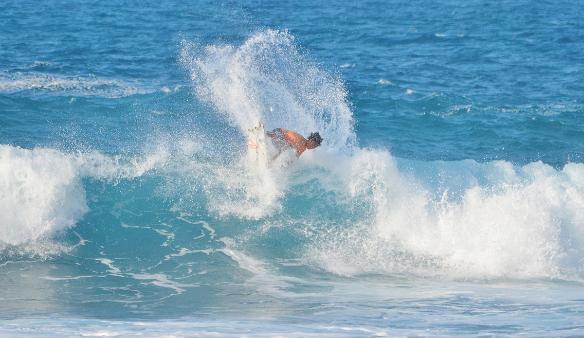 Imaikalani Devault shows variety. Photo: <a href=\"https://instagram.com/surfsup_photos\"> Tassio Silva</a>