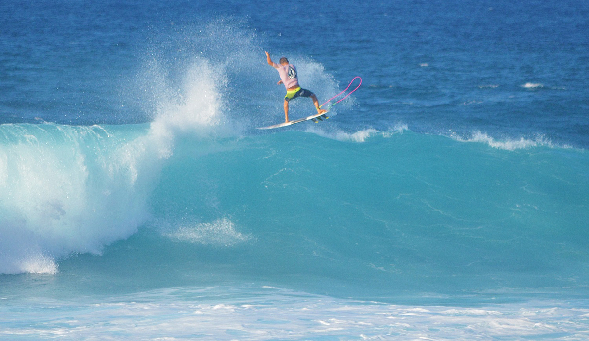Kai Grissom punting on a left. Photo: <a href=\"https://instagram.com/surfsup_photos\"> Tassio Silva</a>