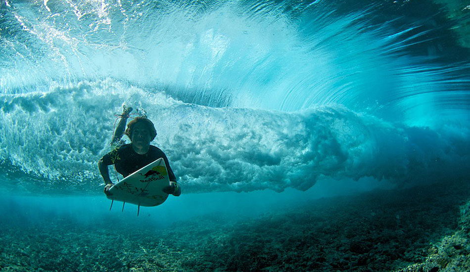 Kai Lenny duckdiving in Tahiti. Photo: <a href=\"https://www.timmckennaphoto.com/\" target=_blank>Tim McKenna</a>.