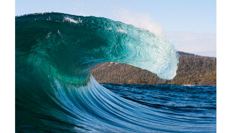 Not a drop out of place on this perfect peeler. Photo: <a href=\"https://www.teewhyphotos.com\">Tom Young</a>