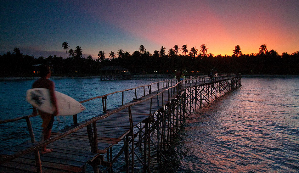 Pacific light show at the Cloud 9 pier in Siargao. Photo: <a href= \"https://tommyschultz.com/blog/category/photo-galleries/surf-photography-2/\">Tommy Schultz</a>