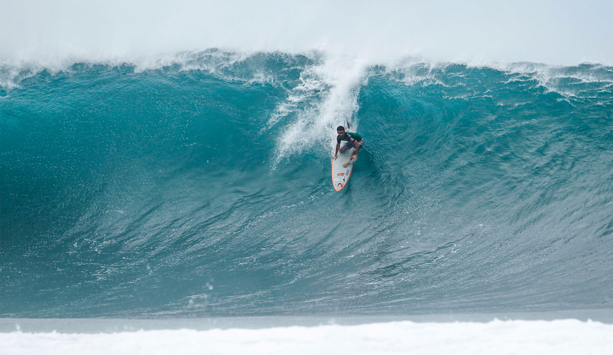 Mason Ho of Hawaii (pictured) advancing into the Final during the Pipe Invitational at Pipeline, Oahu, Hawaii on Wednesday December 9, 2015. Photo: <a href=\"https://www.worldsurfleague.com/\">WSL</a>/Masurel