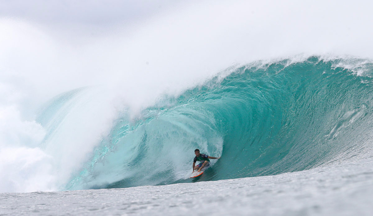 Mason Ho of Hawaii (pictured)placing runner up in his Round 1 heat at the Pipe Invitational on Wednesday December 9, 2015. Photo: <a href=\"https://www.worldsurfleague.com/\">WSL</a>/Masurel