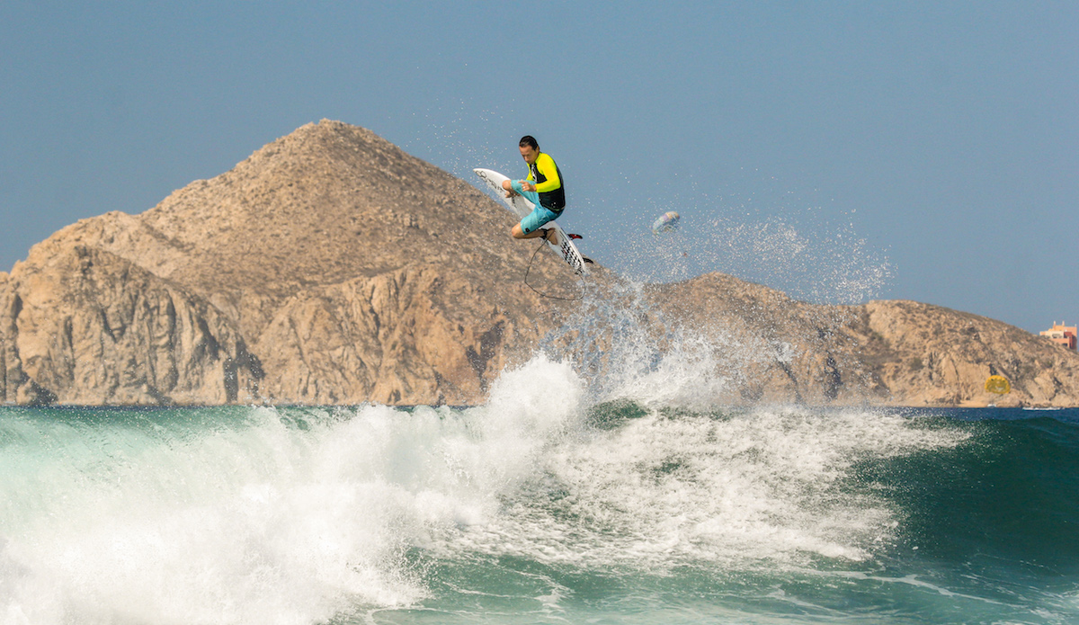 Tim Curran goes for broke. Photo: <a href=\"https://www.swelldani.com/\"> Daniela Fernandez </a>