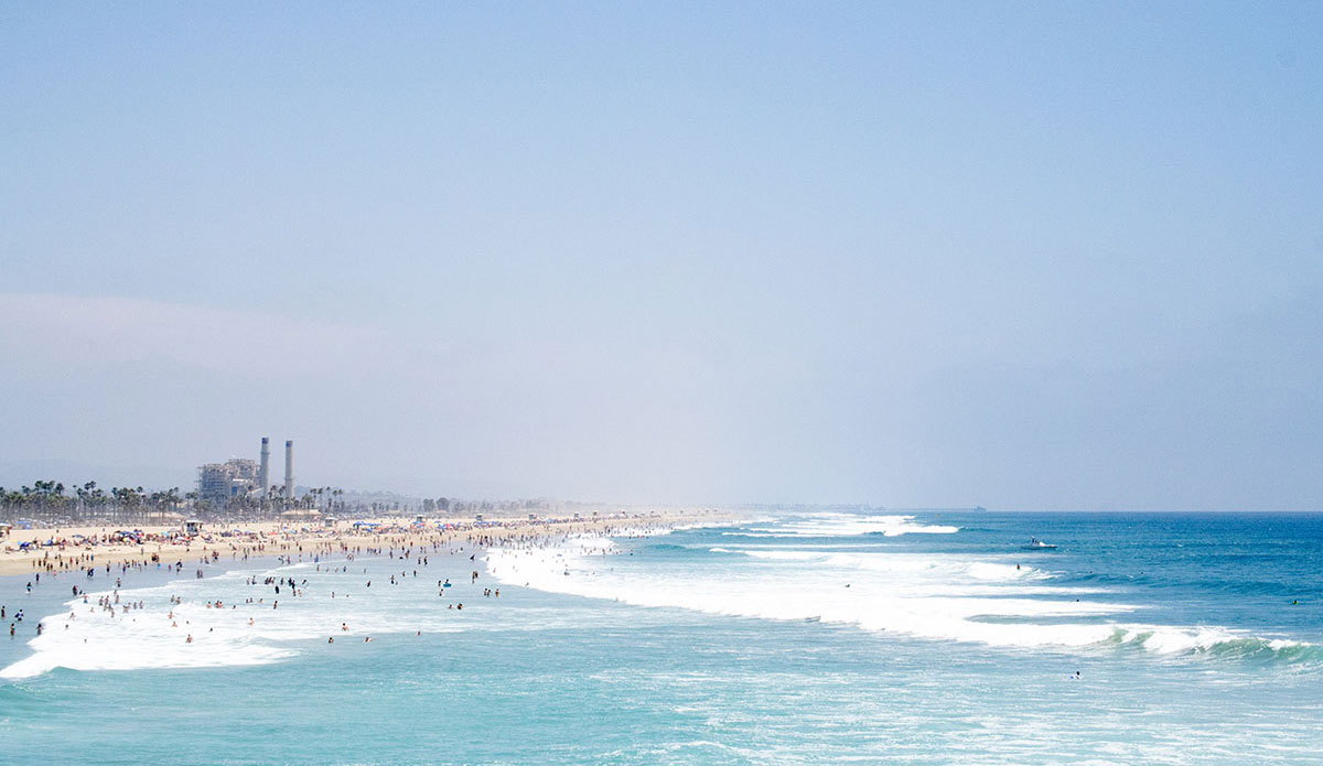 Dangerously crowded summers in Huntington Beach, CA. Photo: <a href=\"https://www.victoriamouraphoto.com/#0\"> Victoria Smith</a>