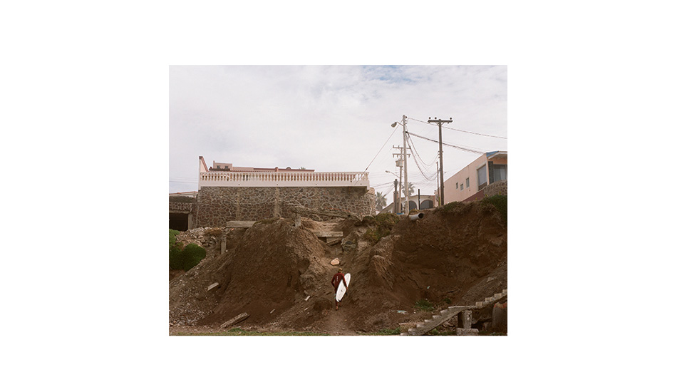 Post-surf stroll home. Photo: <a href=\"https://vissla.com/blog/category/kennys-bookshelf\">Kenny Hurtado</a>