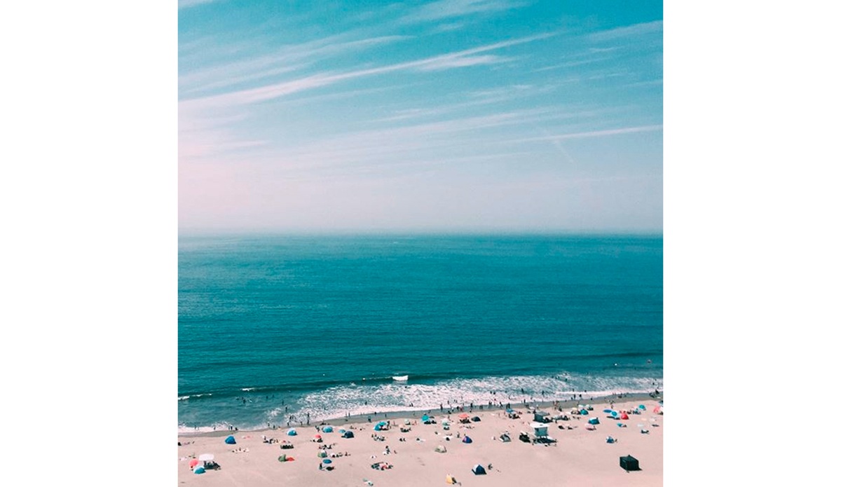 When I initially looked at this image, I zoomed in to see if anybody was taking off on that little beach break peak. <a>@tessamlove</a>