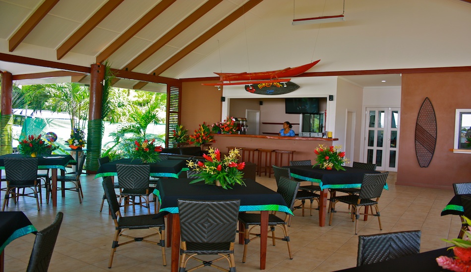 The new main fale, dining area and bar.  The upgrades include proper roof construction so you no longer have gecko’s or bits of old matt falling from the ceiling onto your table while dining.