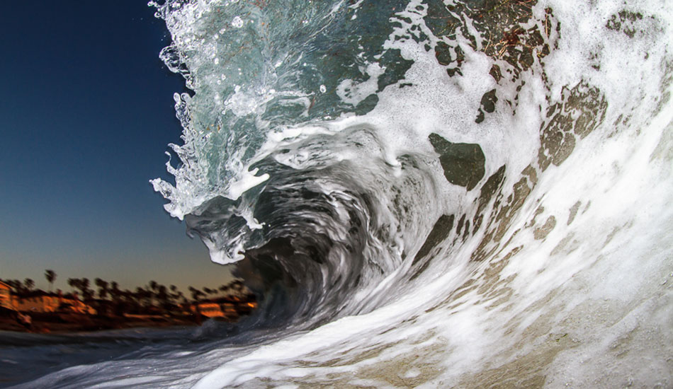 Flash Monster. The more froth, less motion blur. Photo: <a href=\"https://surfingeye.com/\">Ronald Hons</a>