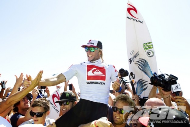 w“I’m just lapping it up right now,” Wright said. “I’ve always wanted to be in a final with Kelly and last week at Teahupo’o was great. I think Kelly is ready for payback already." Photo: ASP/Kirstin Owen Wright Defeats Kelly Slater at Quiksilver New York