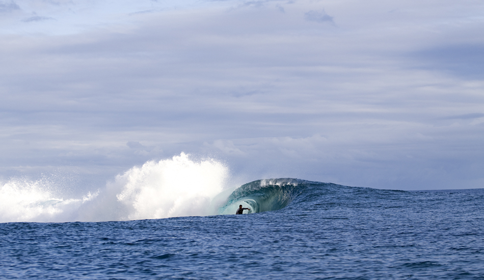 This image is a lie. This does not happen where I surf. It probably doesn't happen where you surf either. Photo: Luiz Blanco