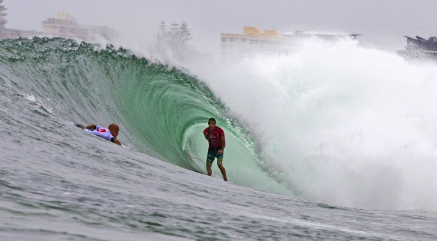 Parko flips Slater the bird. Priority's a b***h, and this is the perfect image to kick off 2013. Photo: ASP/Carey Parko flips Slater the bird. Priority's a b***h, and this is the perfect image to kick off 2013. Photo: ASP/Carey