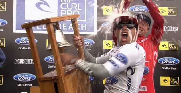 Adriano De Souza rings the Bell. You got to win it to ring it. Image: Rip Curl Adriano De Souza rings the Bell. You got to win it to ring it. Image: Rip Curl