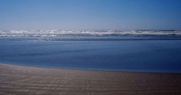 Jennifer-Underwood-photo-credit-(1) It is almost like the ocean beckons me, calls to me the same way it does to surfers, wanting me to explore it. Nothing creates more excitement in me than breaking down and analyzing the mysterious beauty of the sea and its thunderous
