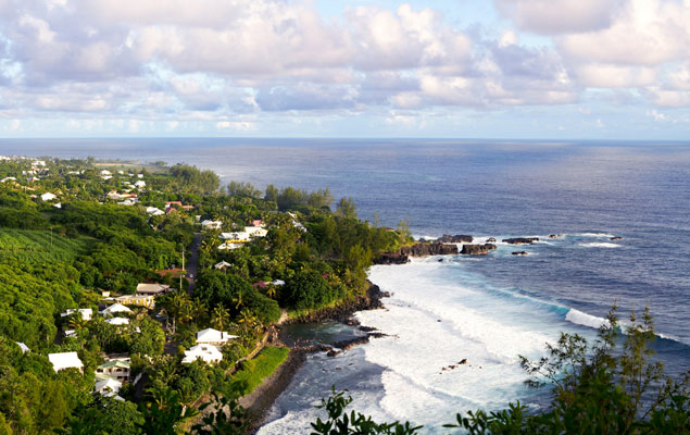 From here, Reunion Island simply looks beautiful. But that's just one side. Photo: Shutterstock // infografick