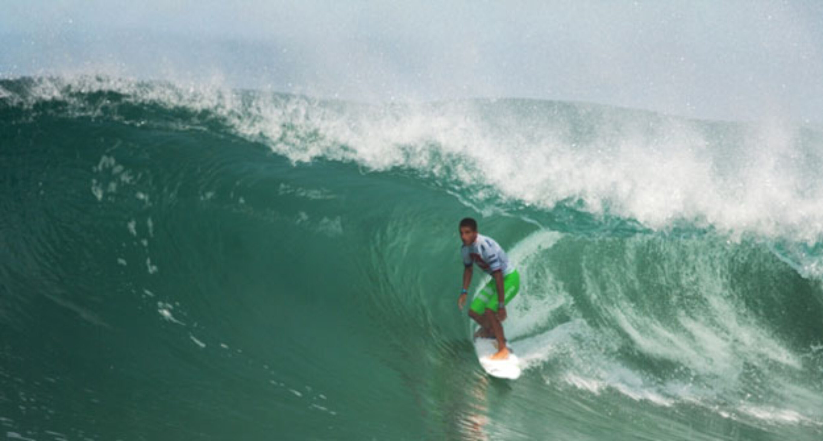 Filipe Toledo stretches his legs. Photo: ASP / Cestari