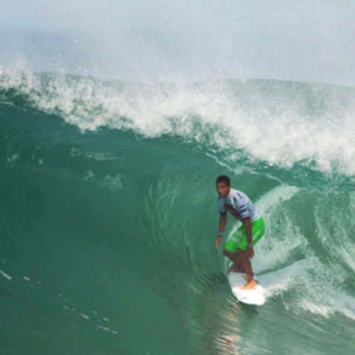 Filipe Toledo stretches his legs. Photo: ASP / Cestari