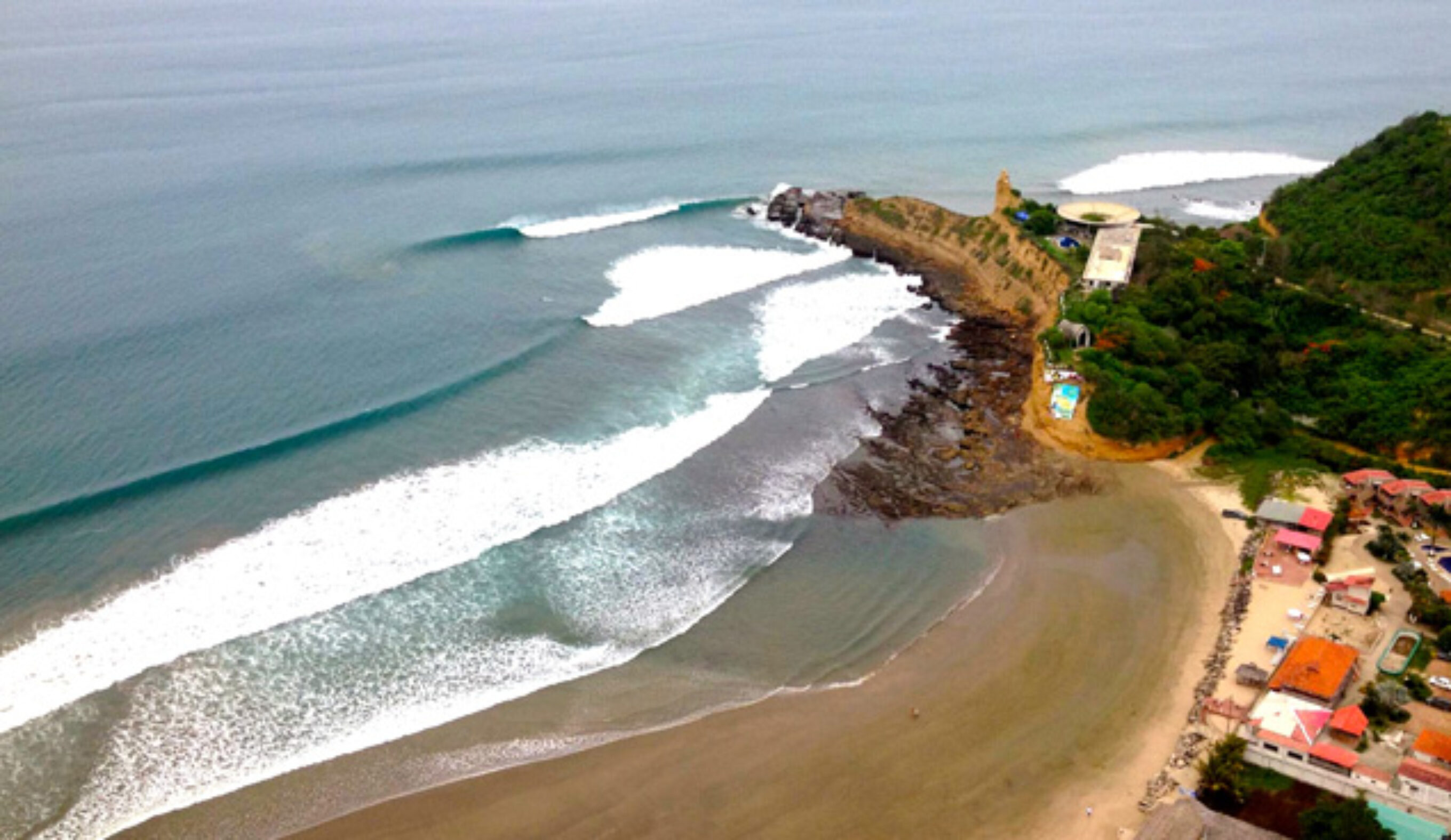 An overhead shot during the ISA's 2013 World Masters Surfing Championship at Playa Montañita. Photo: Raul Guerra