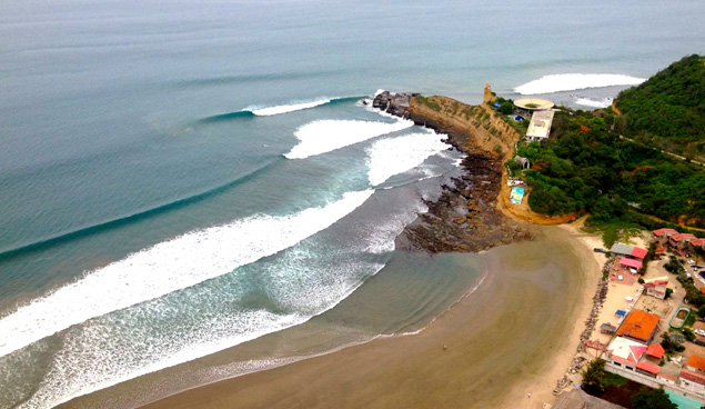 An overhead shot during the ISA's 2013 World Masters Surfing Championship at Playa Montañita. Photo: Raul Guerra