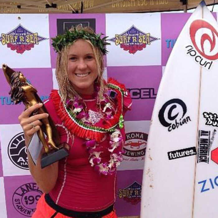 Bethany Hamilton won the Surf N Sea Pipeline Pro. In a final that included three Hawaiians and a girl from Japan, Bethany took on Moana Jones, Dax McGill, Sayuri Hashimoto.That is amazing.