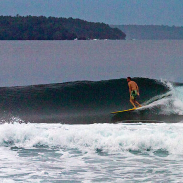 Longboard+no one else out = no leash. Photo: Callahan/SurfExplore