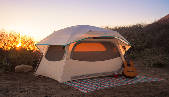 Yes, you're good to bring the guitar. But no more Dispatch. Please, no more Dispatch. Photo: <a href="https://www.ticla.com/">Ticla</a>