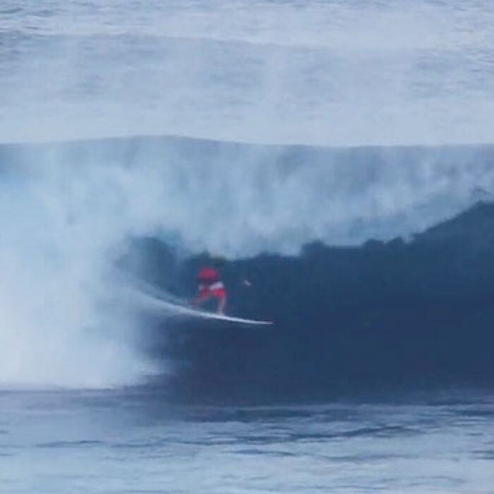 Coming to Hawaii during the winter with a New York attitude will deffinetley not help you score good waves. Being patient, paddling out before the sun has reached the horizon, and showing the locals respect will help you get those crystal clear barrels you've been dreaming about.