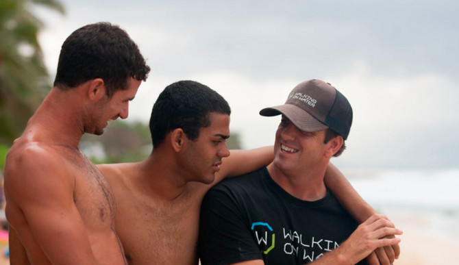 Bryan Jennings (right), with Derek Rabelo and the Blind Surfer's Pipeline Coach, Magno Passos. Photo: DeMasi Photography
