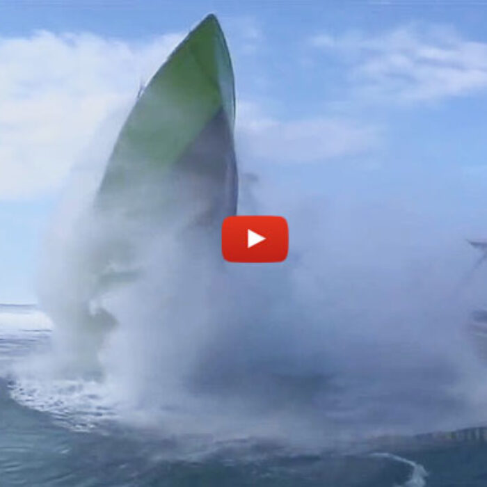 Vertical Teahupoo boat