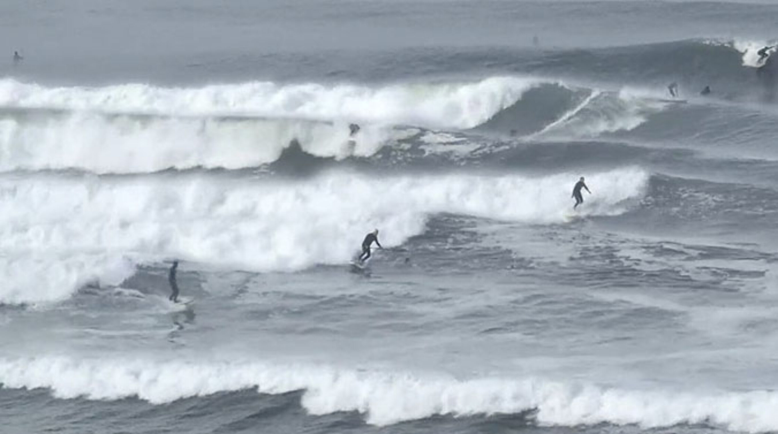 This is nuts. Wave after wave pumping through, with no breaks in the action. It's also not real.