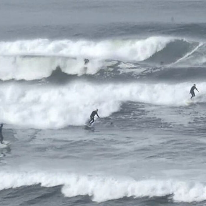 This is nuts. Wave after wave pumping through, with no breaks in the action. It's also not real.
