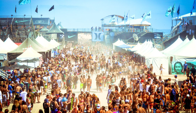 A sea of teens kick up the sand at the chaotic 2012 US Open. Huntington Beach, CA. Photo: Victoria Smith