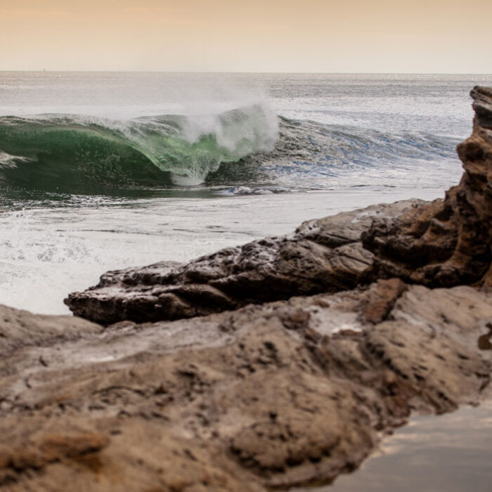 We ended up running into the Jersey boys at a New England slab and had a ball. Even though one out of 30 waves that came through were makable, the guys were all charging, and we managed to get a few keeper shots.