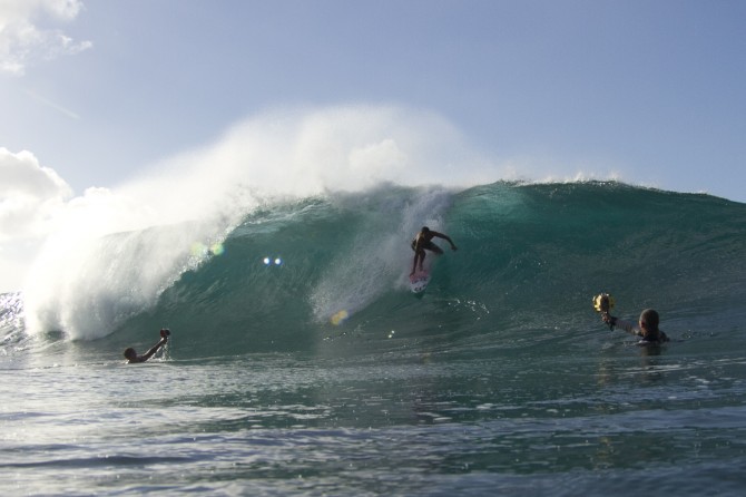 Derek Rabelo surfing Pipeline. Photo: Bruno Lemos