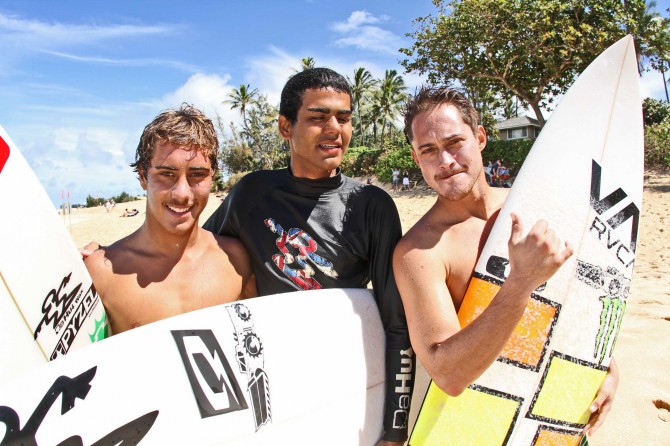 Derek with Koa and Makua Rothman on the North Shore. Photo: Bruno Lemos