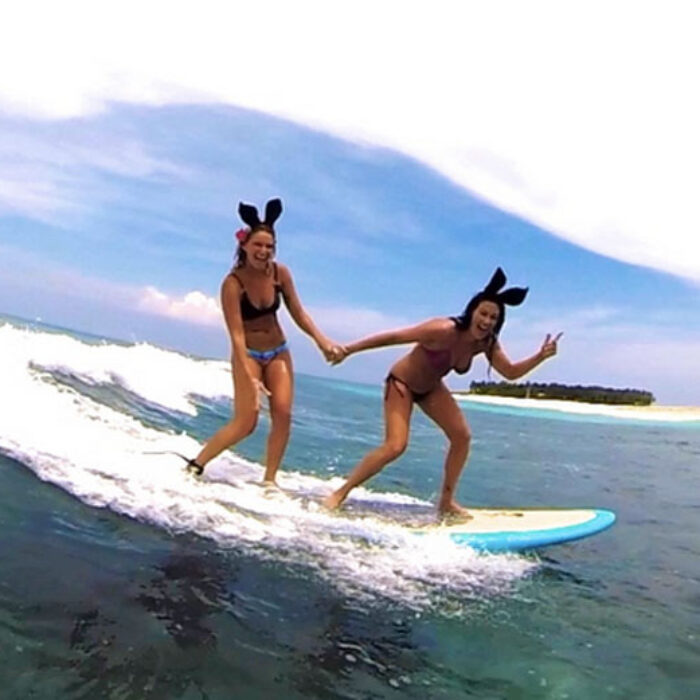Janna Honscheid & Sylvi Bodi Surfing
