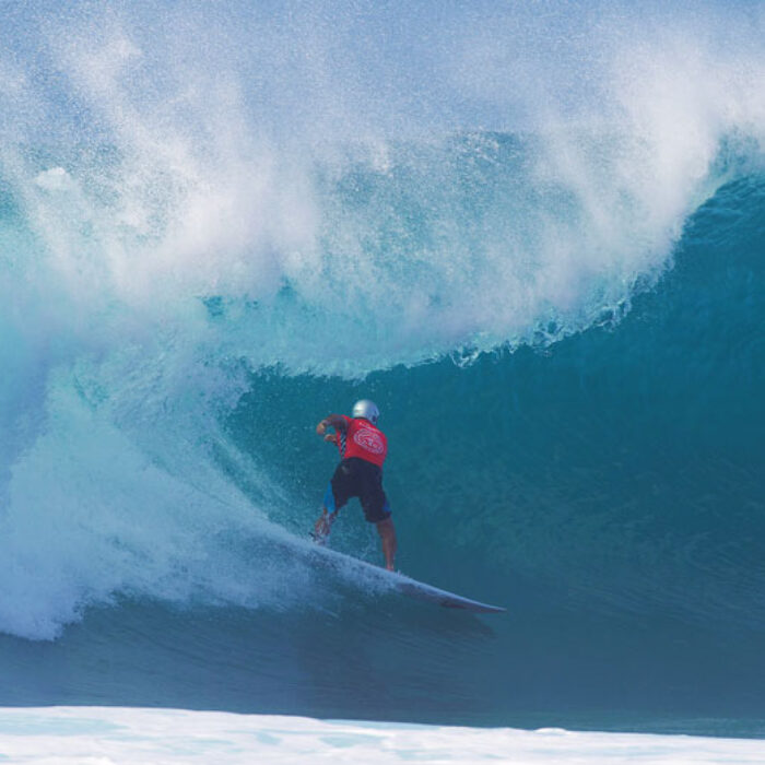 Tom Carrol dominates Heritage Series at Pipeline.