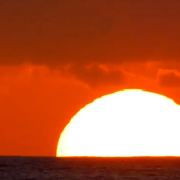The green flash is kind of like Bigfoot or aliens.