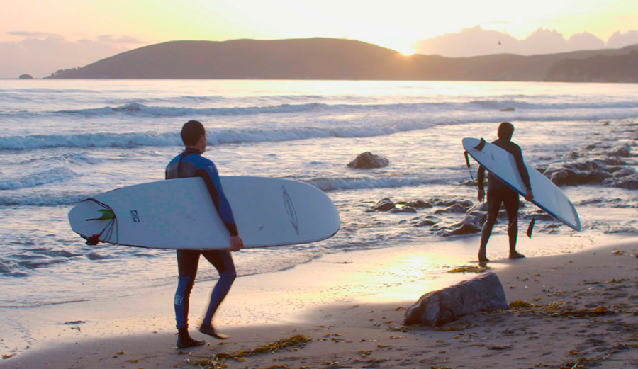 Try this 20 minute circuit training workout to build strength for surfing. Photo: Resurface