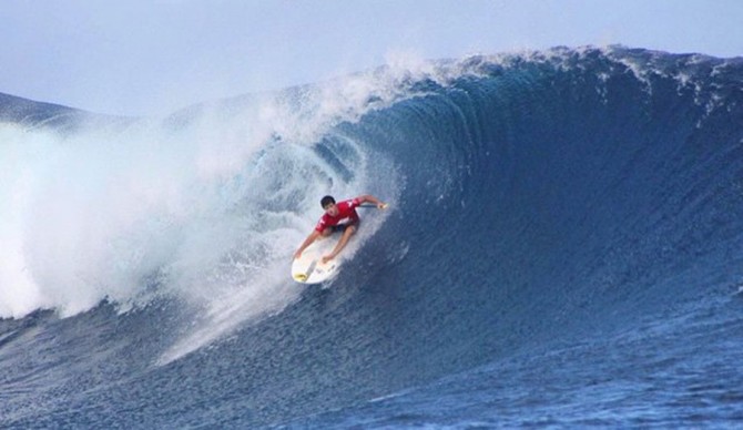 Mo Freitas, doing things with a paddle most of us struggle to do without one. 