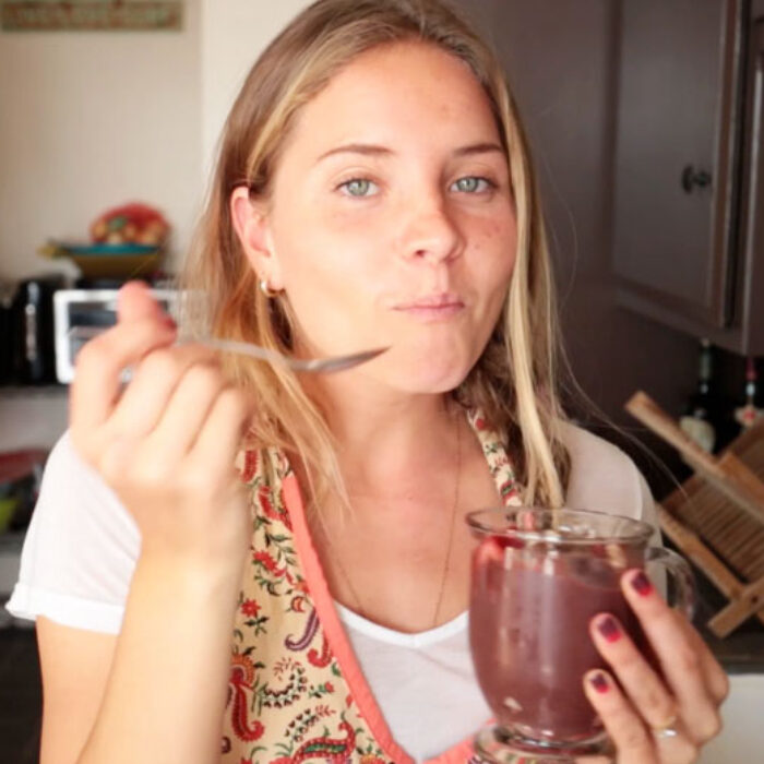 Bruna Schmitz shares her favorite acai bowl recipe.