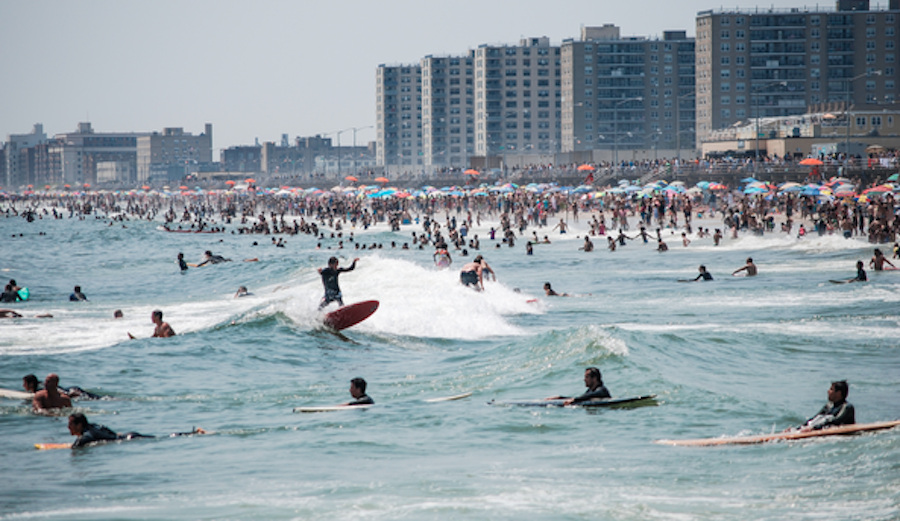 Overcrowding at Rockaway Beach is pushing surfers to stake claims for more of the blackballed swimming area. Photo: www.Surfmeimei.com