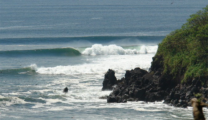Just one of the many right-hand point breaks El Salvador has to offer. Photo: Waterways Travel